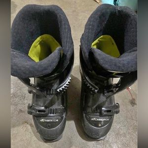 Womens Nordica Alpine ski boot size 27.5